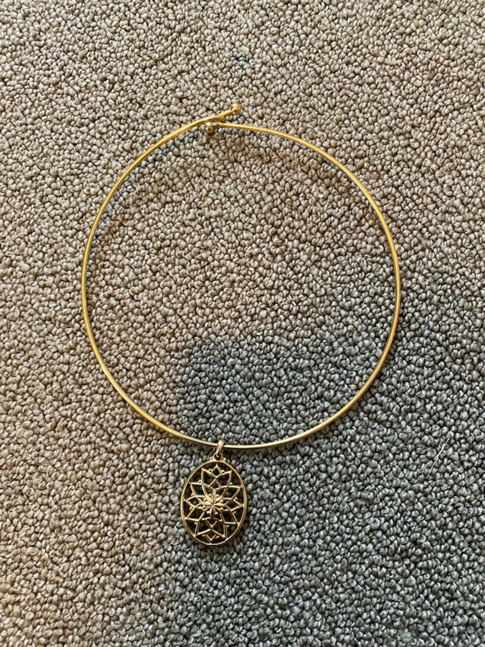 Gold Women’s Pendant Choker Necklace - Elegant Floral Medallion